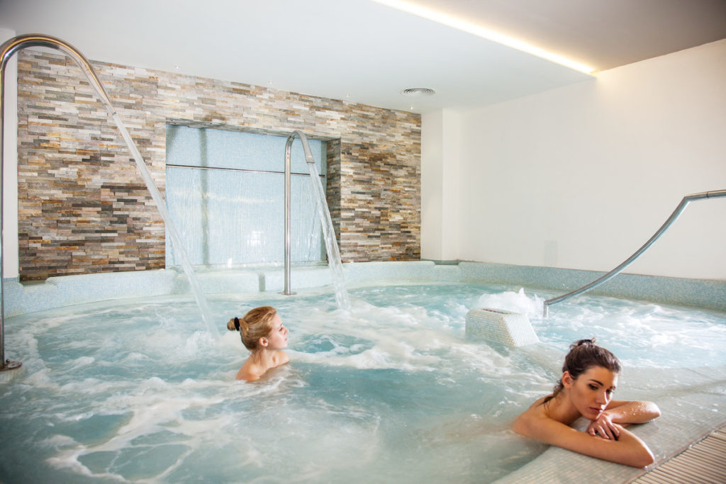 idromassaggio-terme-di-pejo Vasca idromassaggio alle terme di Pejo
